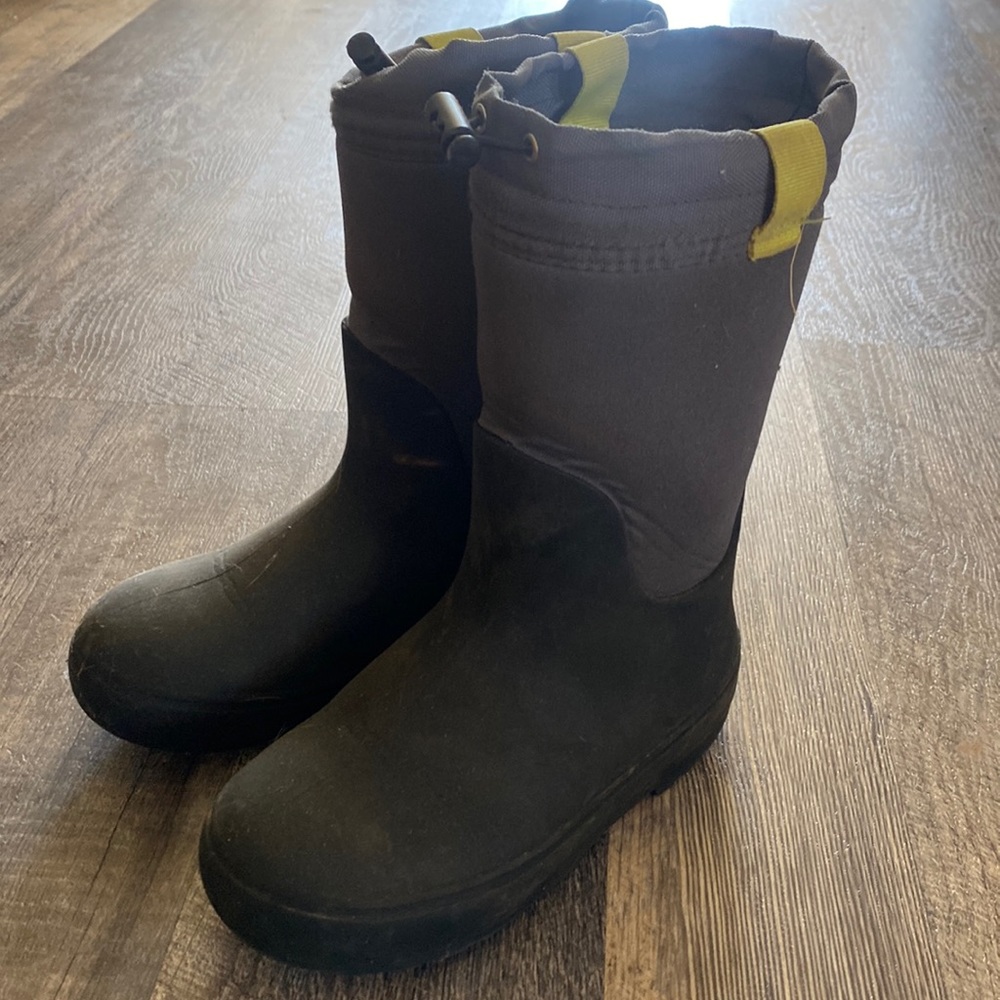 Boys size 1 muck boots